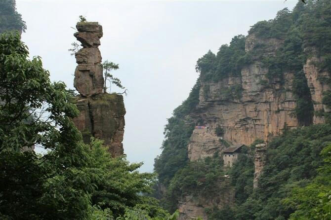 张家界旅游不跟团,请靠谱导游定制精华线路,服务费多少钱一天呢!