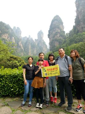 张家界导游负责为您拍照,游玩不限制游玩时间,纯玩