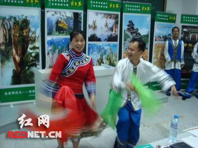 进学校进社区进工厂 张家界导游员进京吆喝旅游