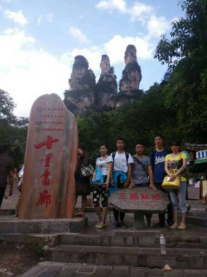 张家界当地口碑导游提供免费接站