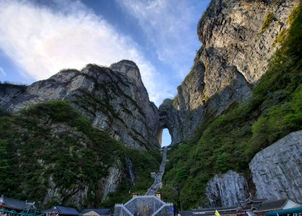 暑假去张家界旅游,请导游多少钱一天