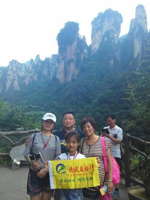 张家界“网约导游”开始接单,解决宰客强制购物