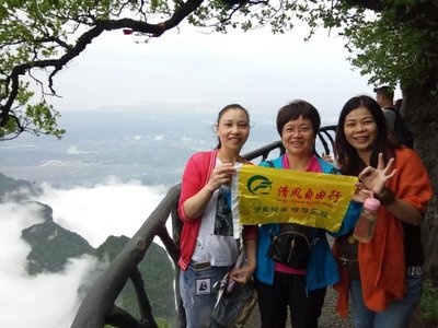 张家界导游推荐与山顶住宿线路规划指南