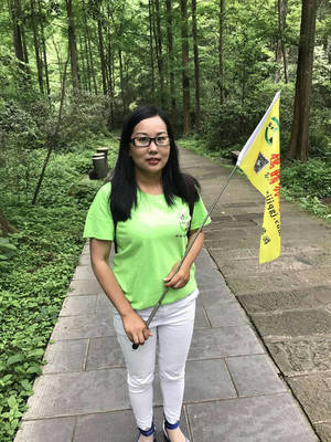 张家界美女导游只做回头效率,让客人感受到我们的真诚