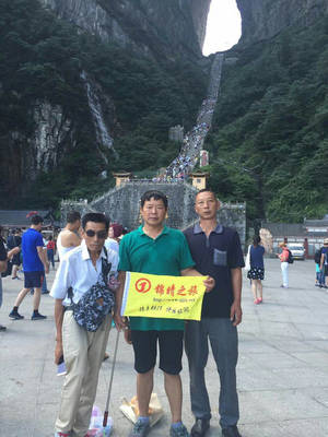 张家界当地口碑导游提供免费接站
